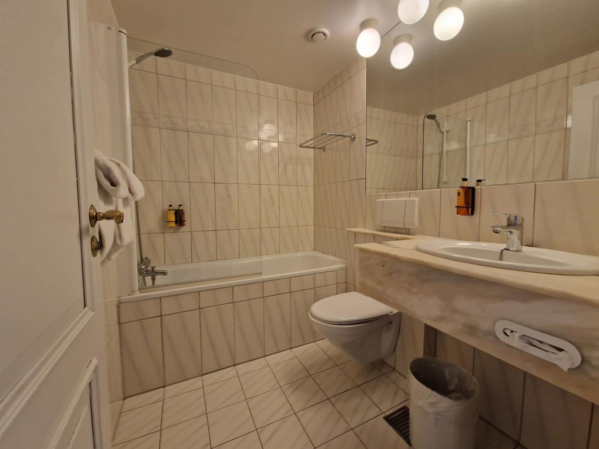 גיילו Dr. Holms Hotel מראה חיצוני תמונה